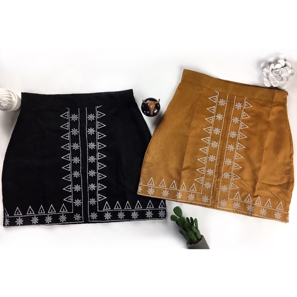 🚫Sold🚫 Southwest Embroidered Faux Suede Skirt - Picture 3 of 3